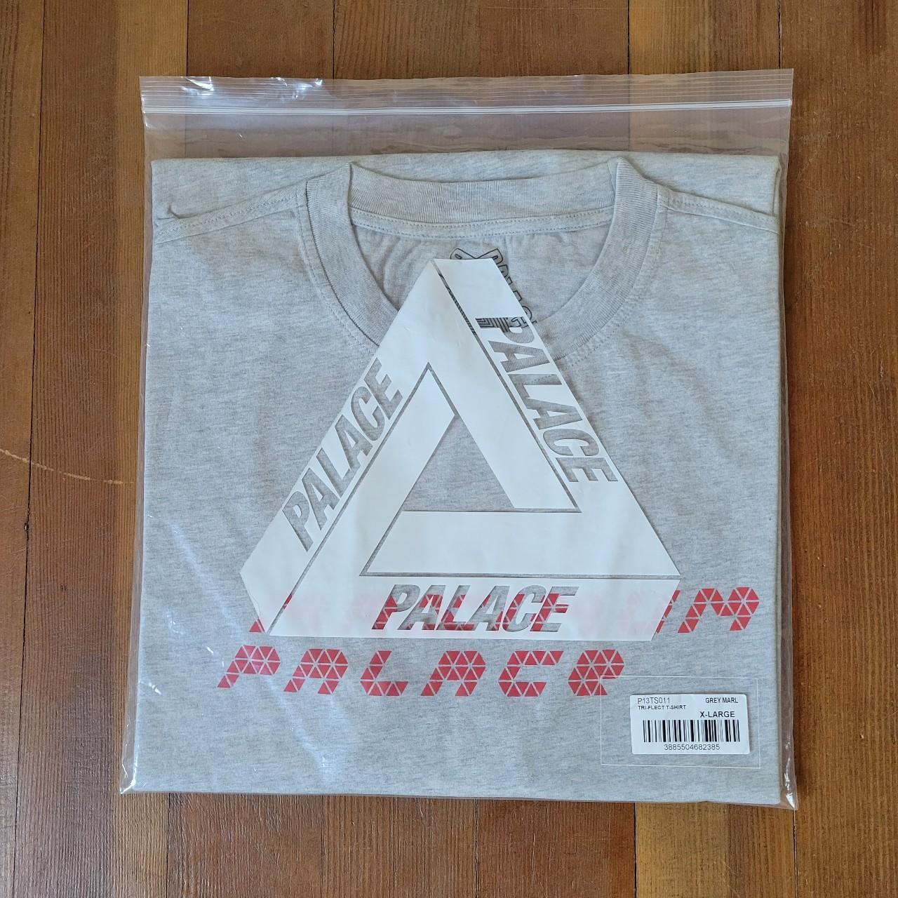 Palace Men's Grey and Red T-shirt