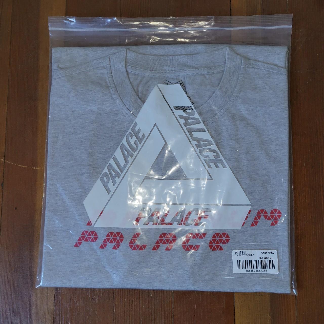 Palace Men's Grey and Red T-shirt (2)