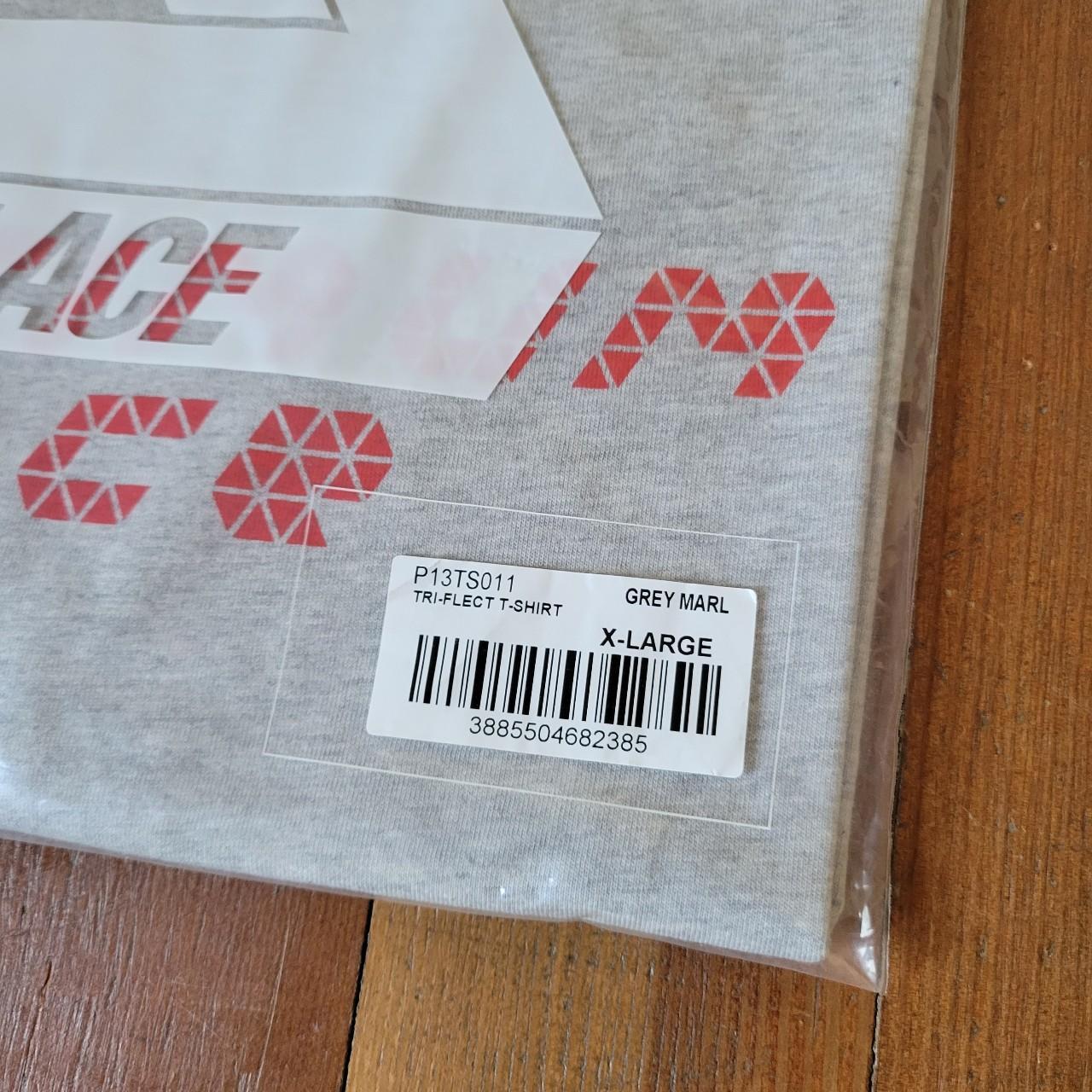 Palace Men's Grey and Red T-shirt (3)