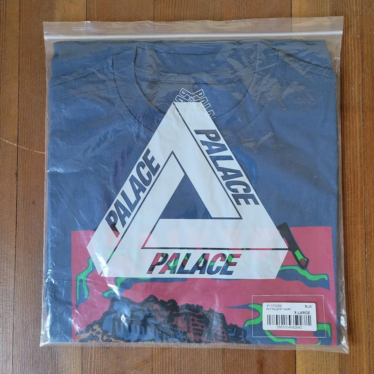 Palace Men's Navy and Pink T-shirt (2)