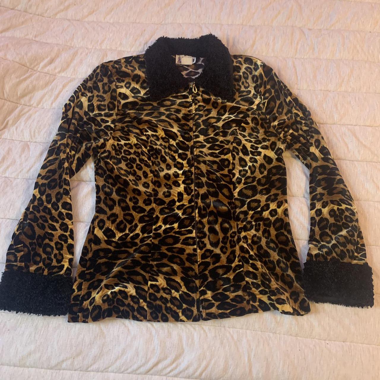 vintage gorgeous leopard print shirt with fuzzy... - Depop