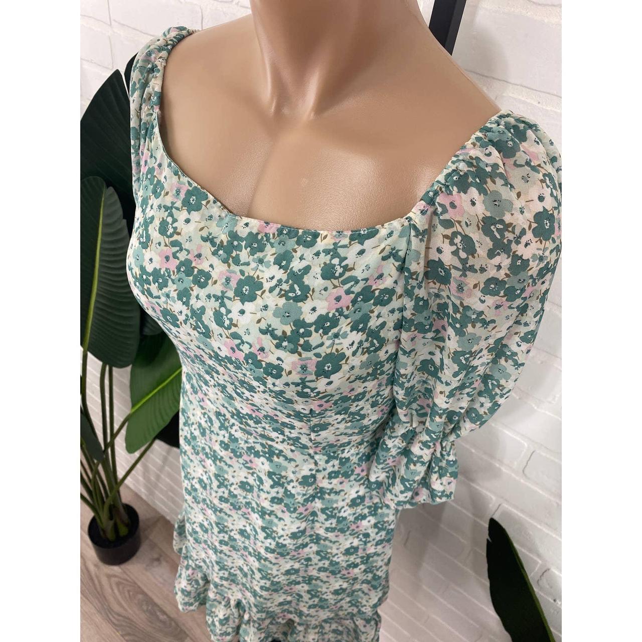 Product Image 3 - No Paypal

Floral green sundress. Can