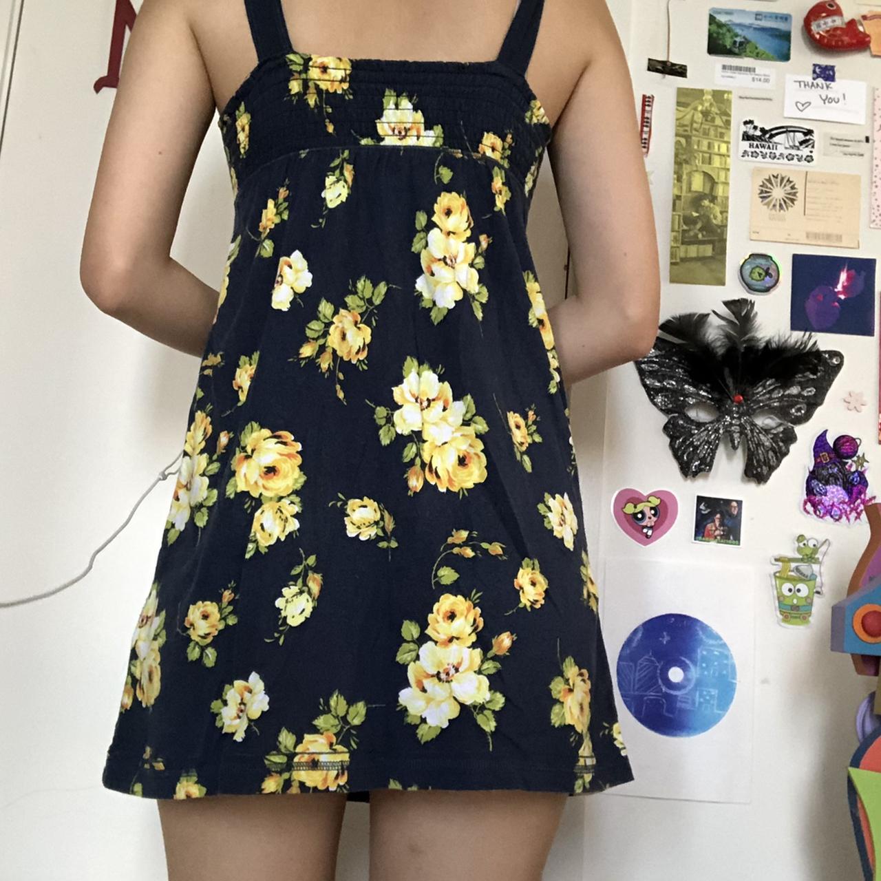 🗝A cute yellow floral dress for the petite girls! 📫... Depop