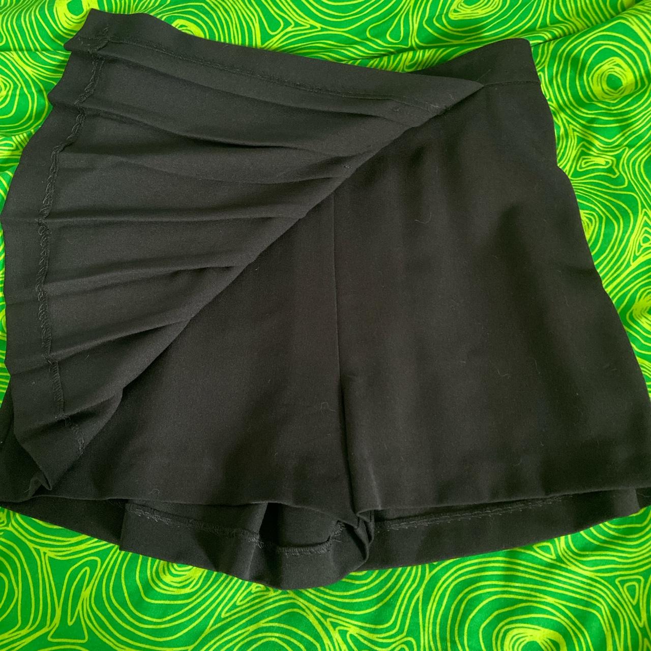 Black primark pleated skORT😏😜😜 super cute 😘 easy... - Depop