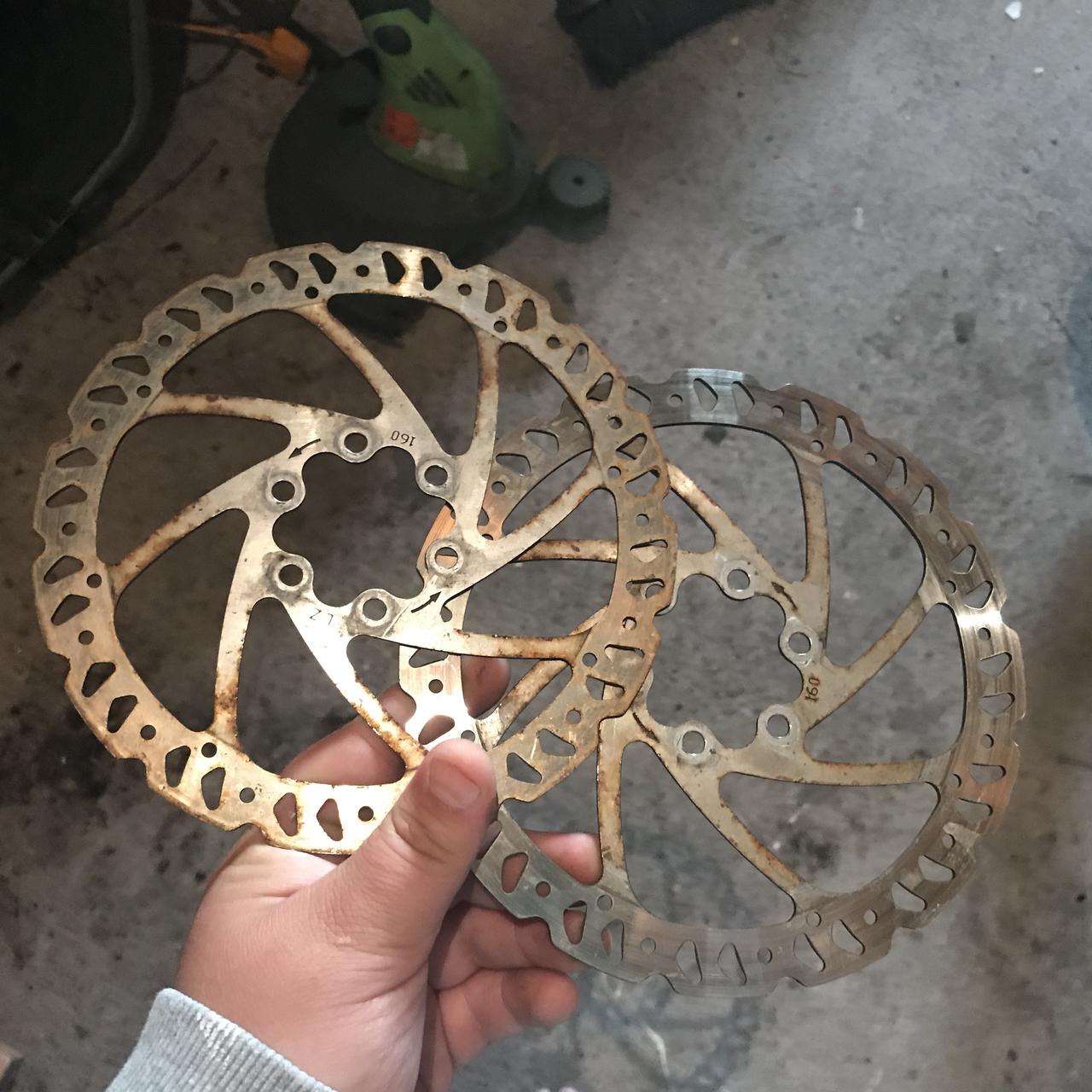 Mountain bike disk brakes (pair) used but have a lot... Depop