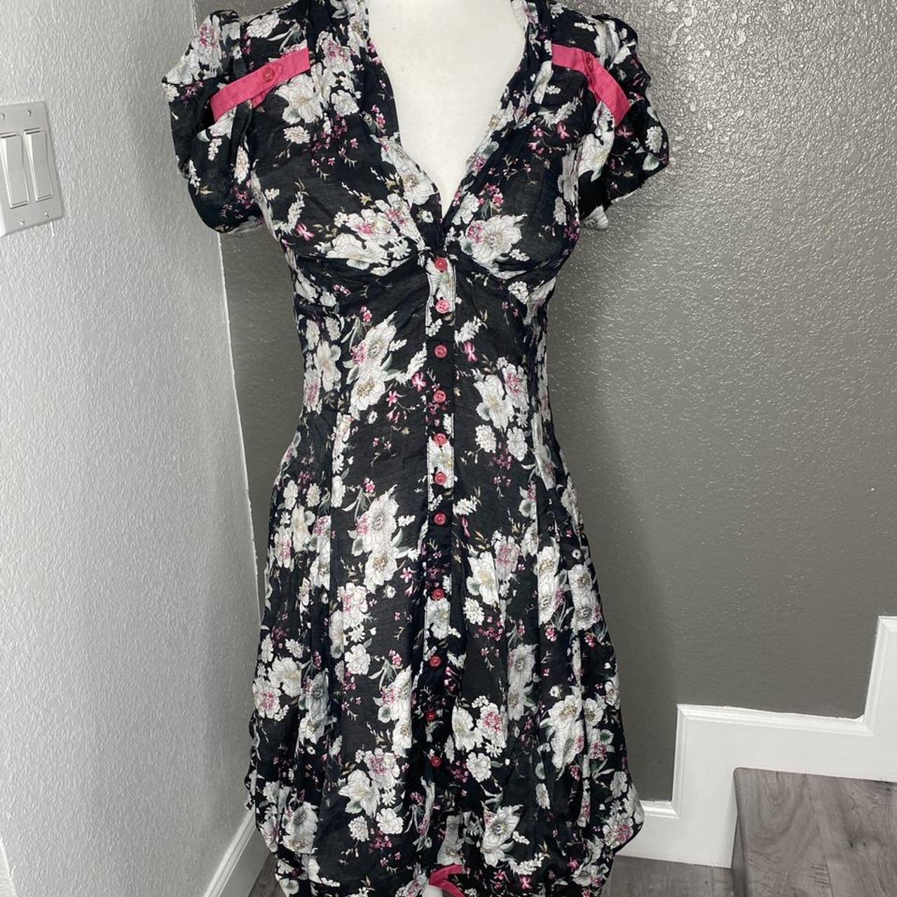 Superrrr cute flowy floral dress!! I got it from... - Depop