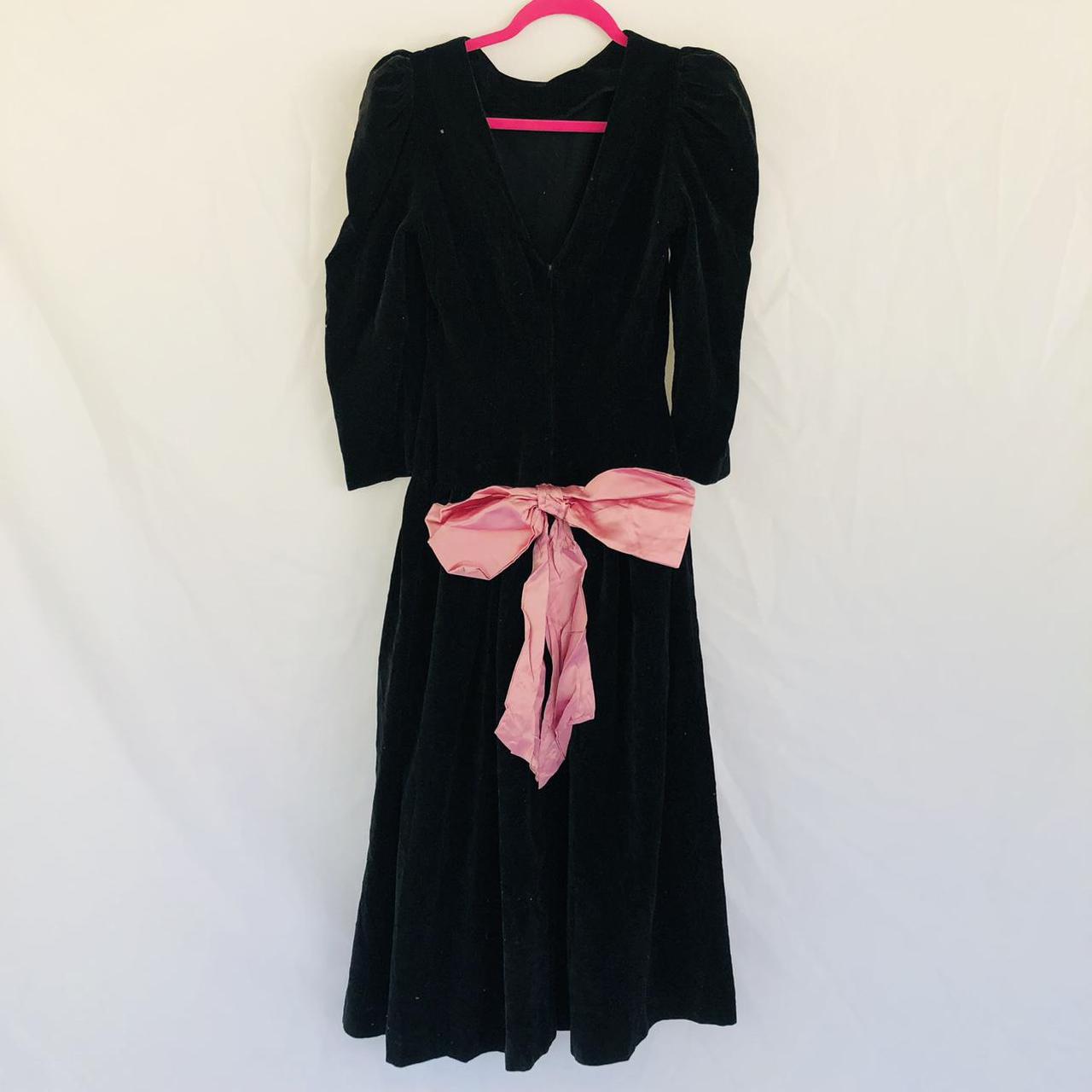 Vintage 80s velvet party dress! 😍 v opening... Depop