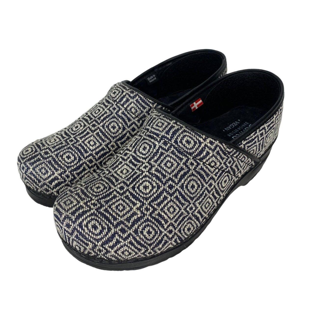 Product Image 1 - These Sanita clogs are in