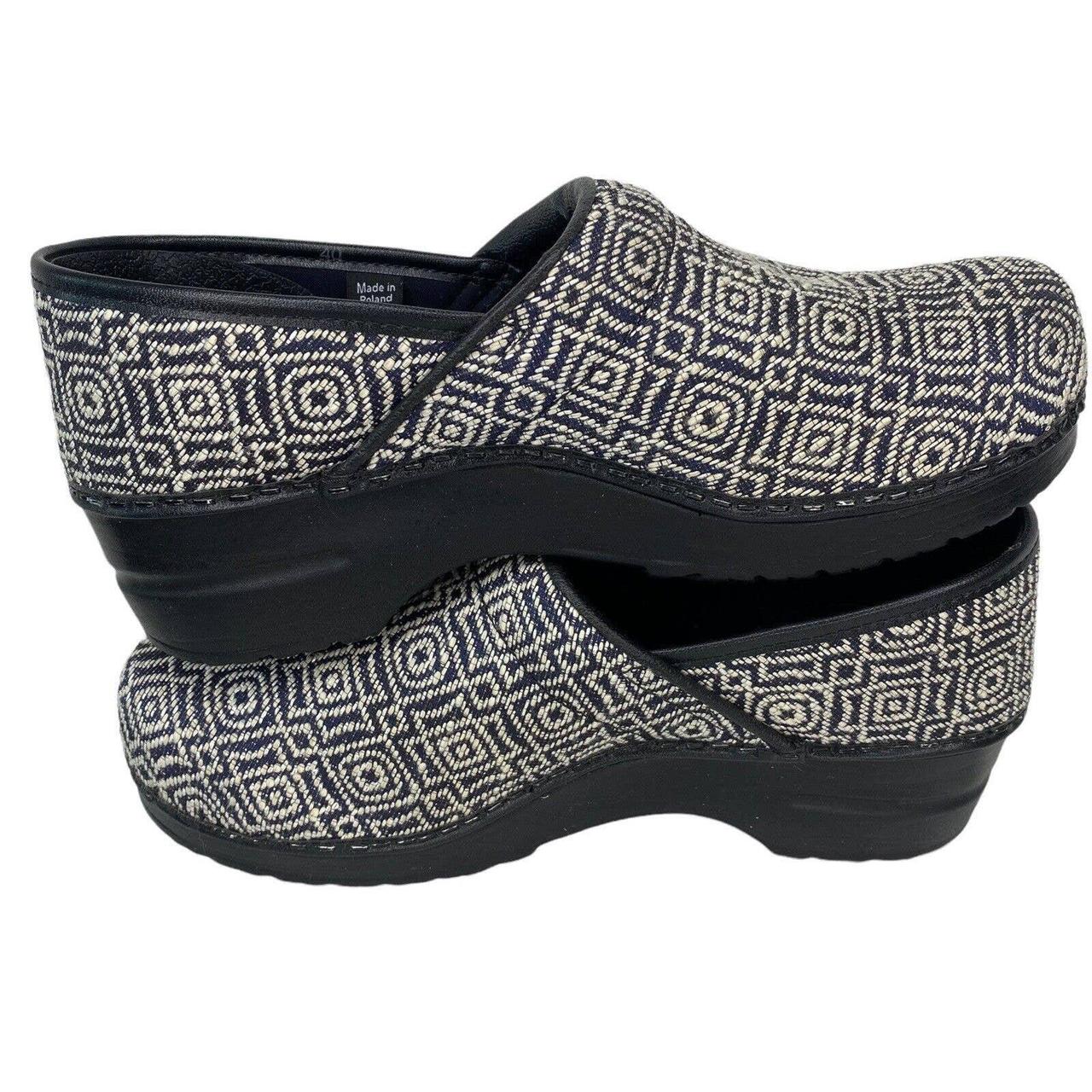 Product Image 2 - These Sanita clogs are in