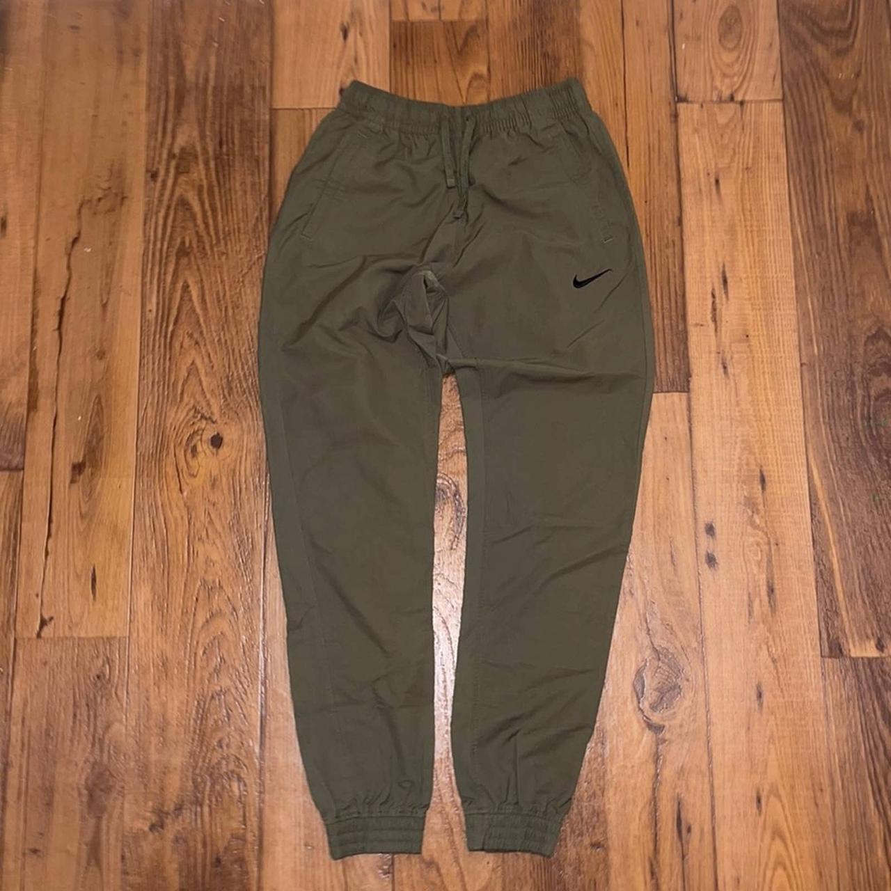 Nike joggers olive discount green