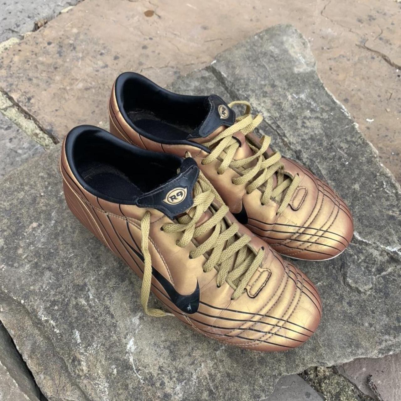 Nike Black and Gold Trainers | Depop