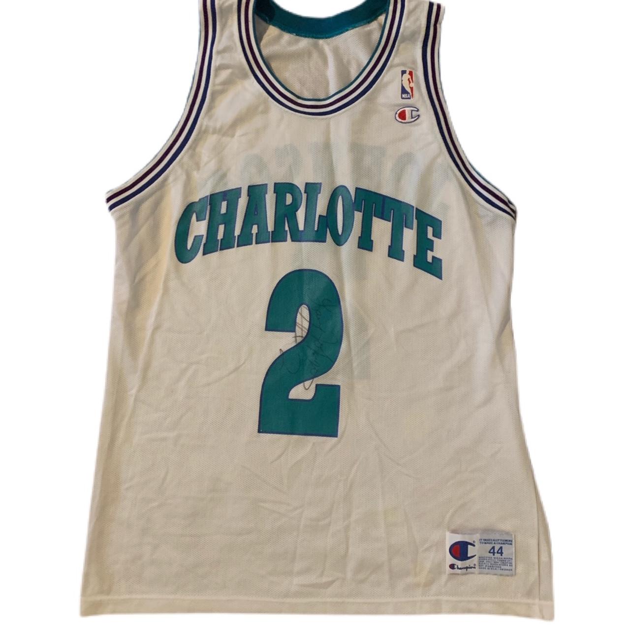 Larry Johnson autographed Jersey (Charlotte Hornets)