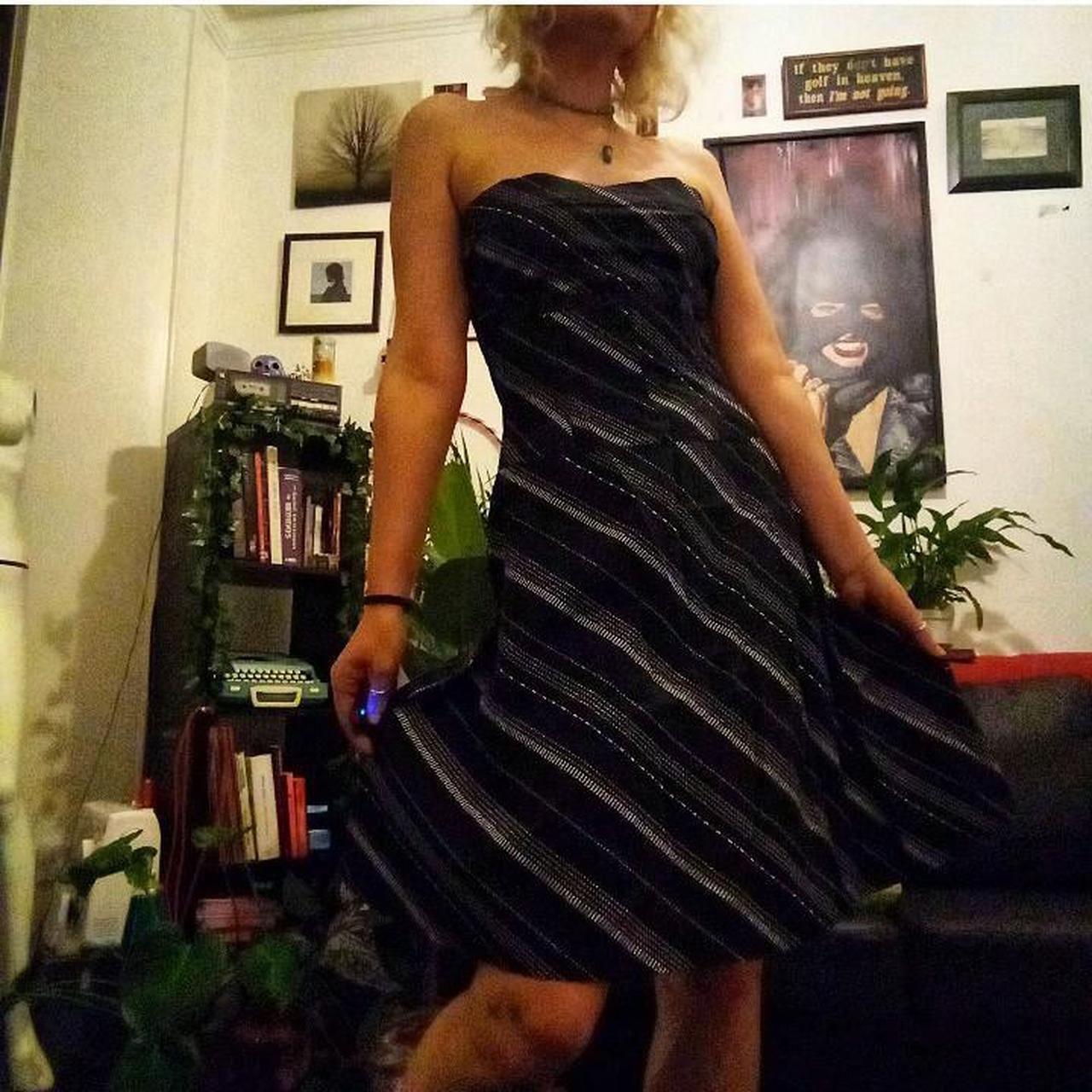 EARLY 2000's DReSS 😍 🤤 STRAPLeSS A LiNe DReSS w/... - Depop