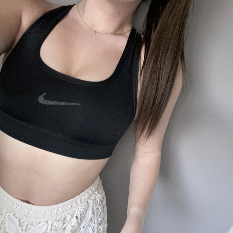 Nike sports bra size XS, would fit a 6 or small 8. - Depop