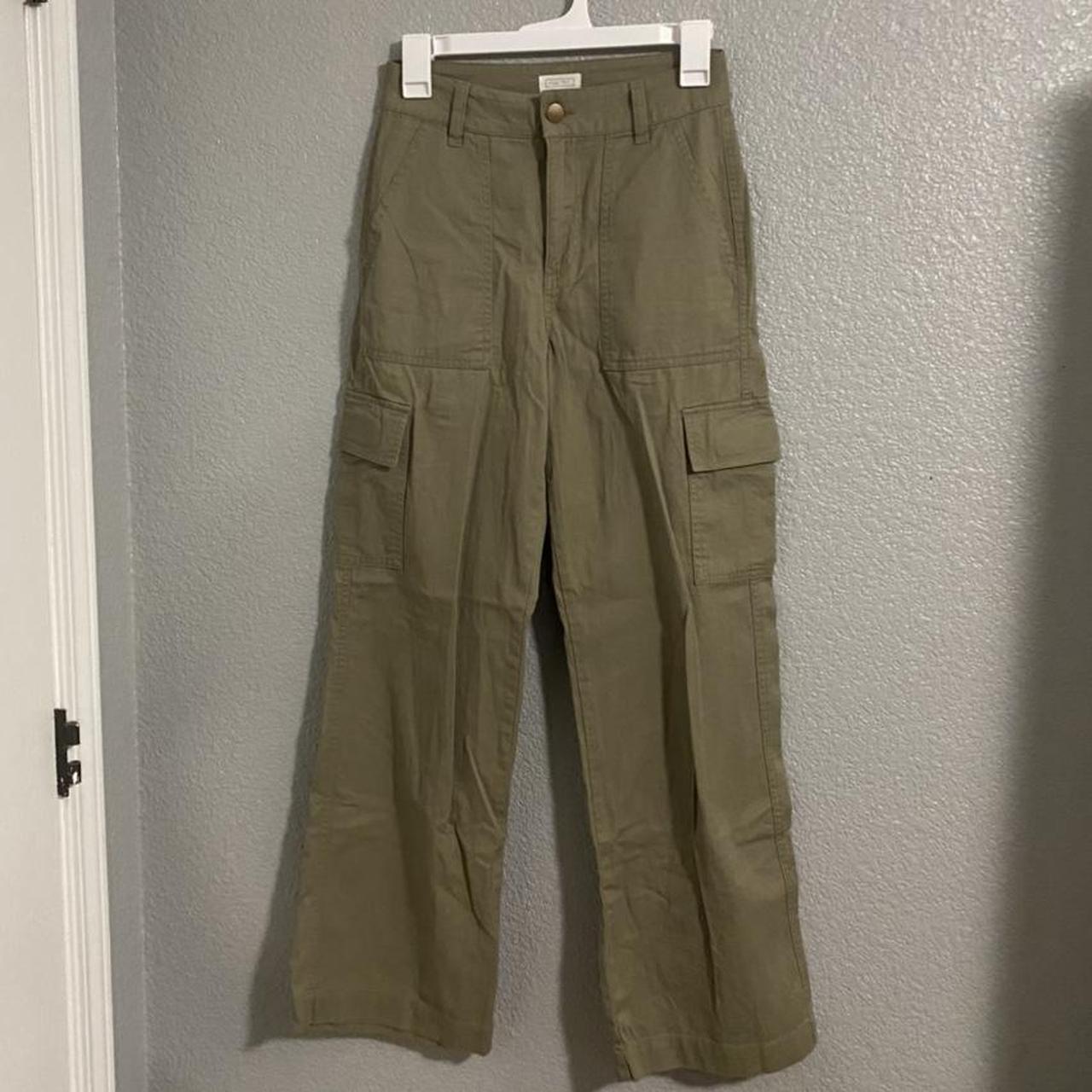 Olive Green Cargo Pants Size: Xs best fits (24-25)... - Depop