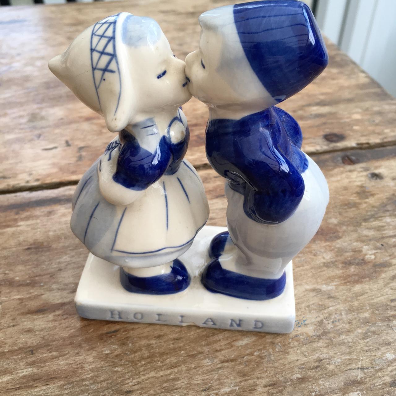 Delft Blue Kissing Couple Good Condition - Depop