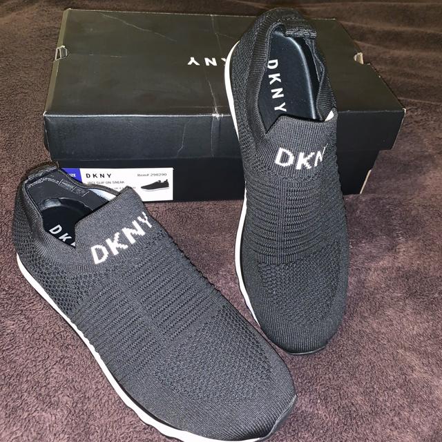 dkny navy trainers