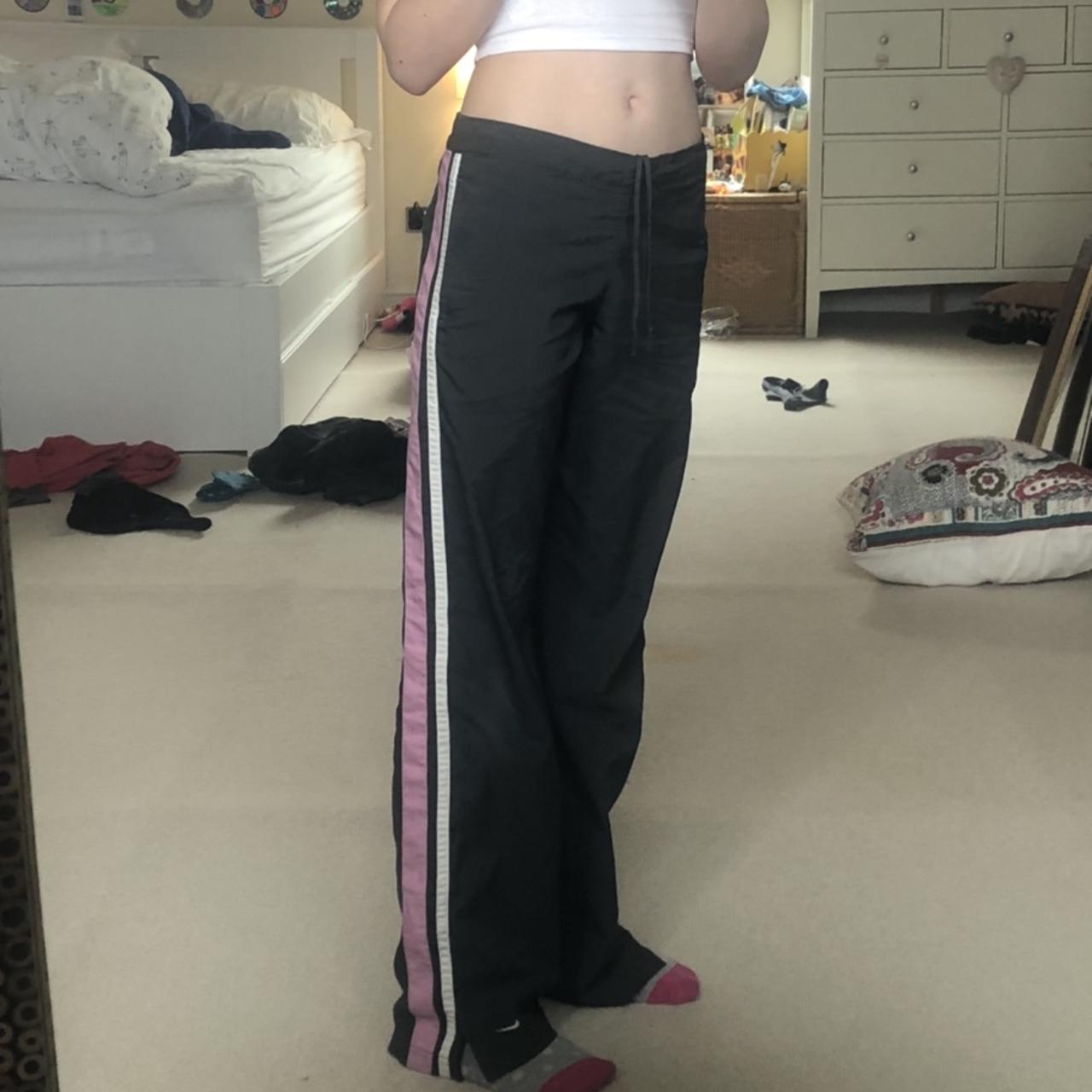 Nike Women's Grey and Pink Trousers | Depop