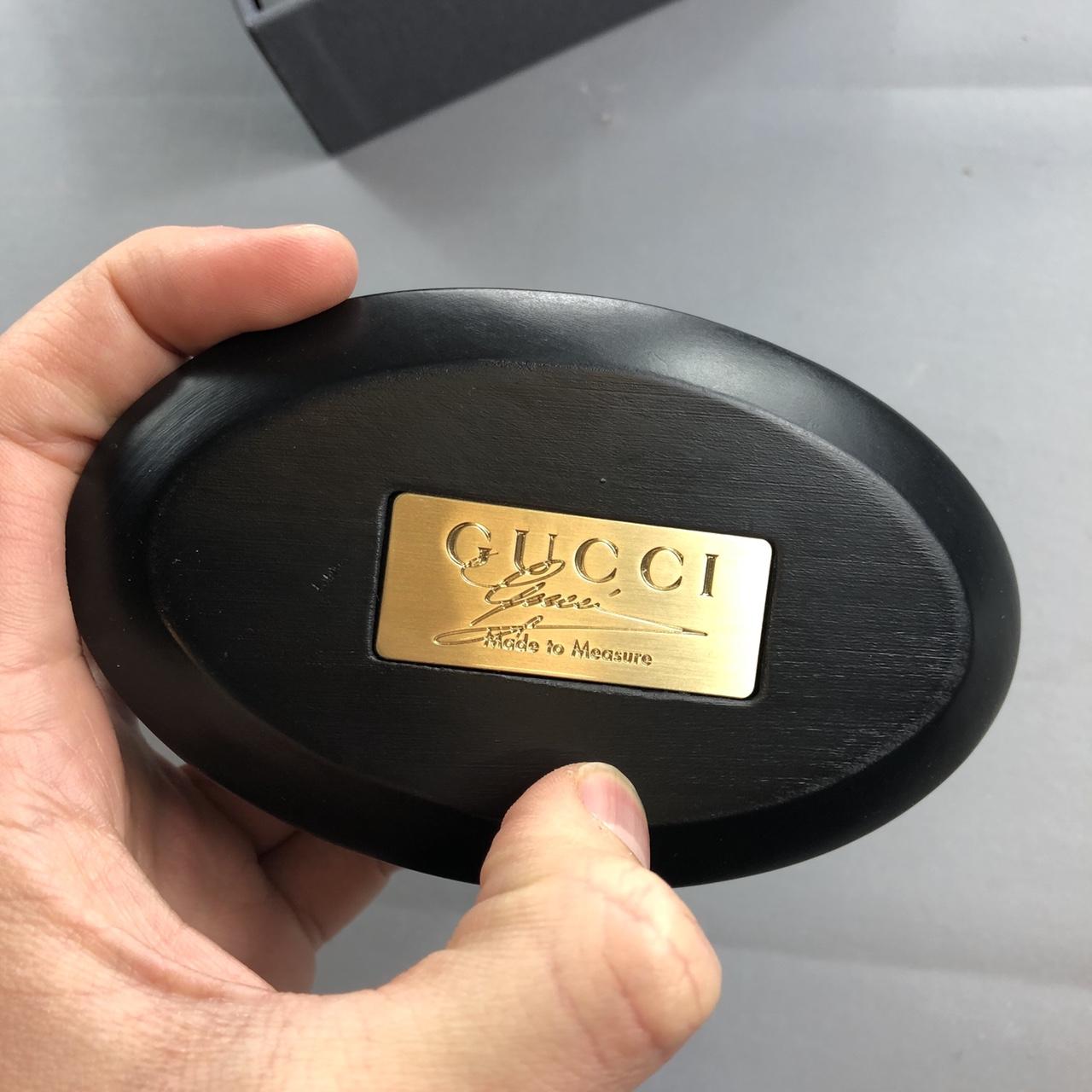 gucci hair brush