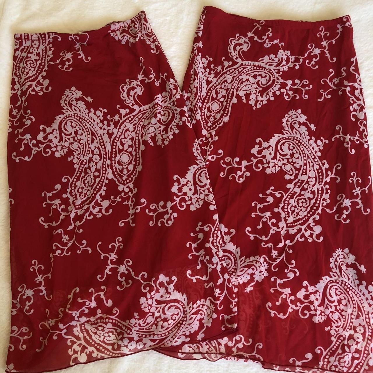 Khaki Krew Women's Red and White Skirt (3)