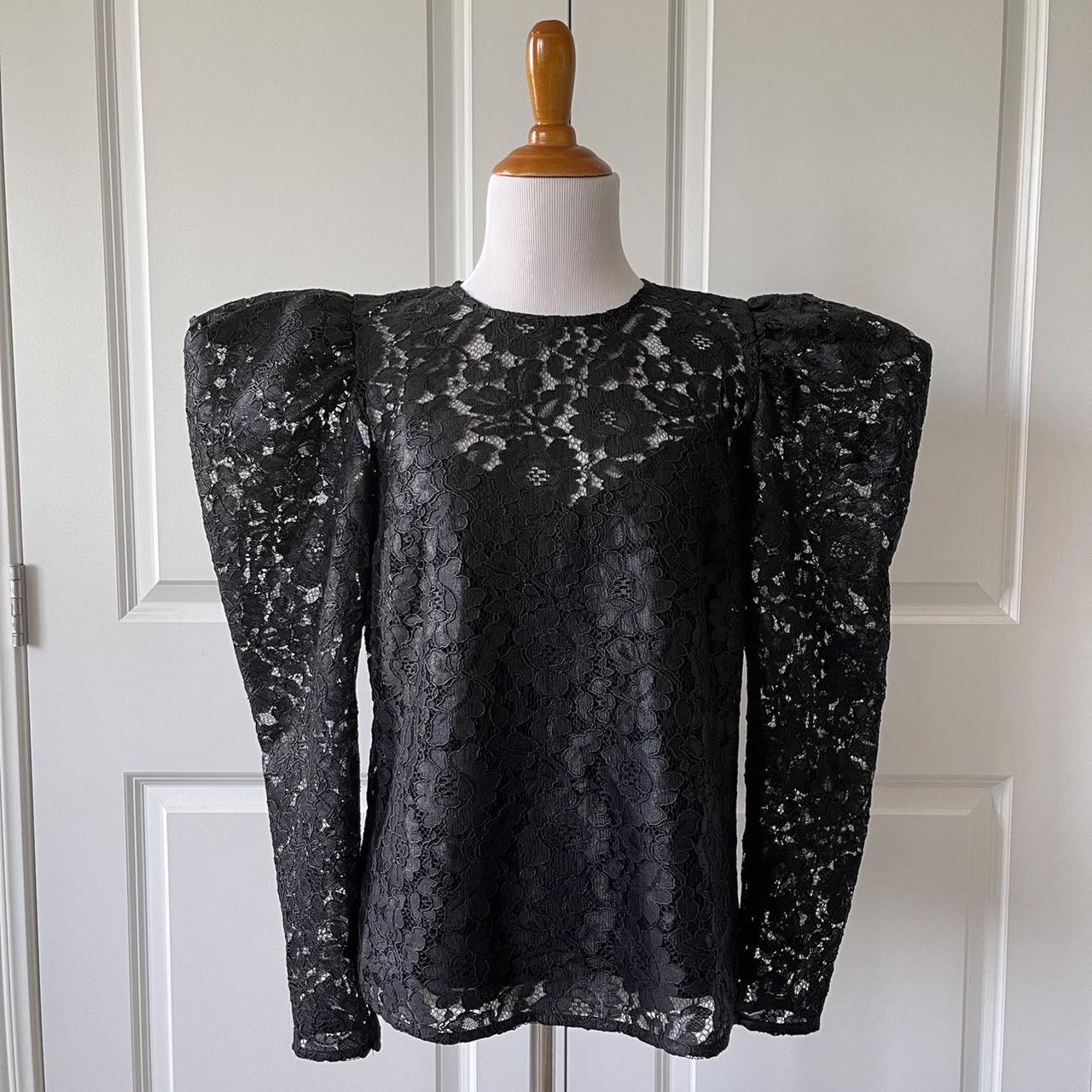 Brand new w tags Express Lacey Top w Puffy Depop