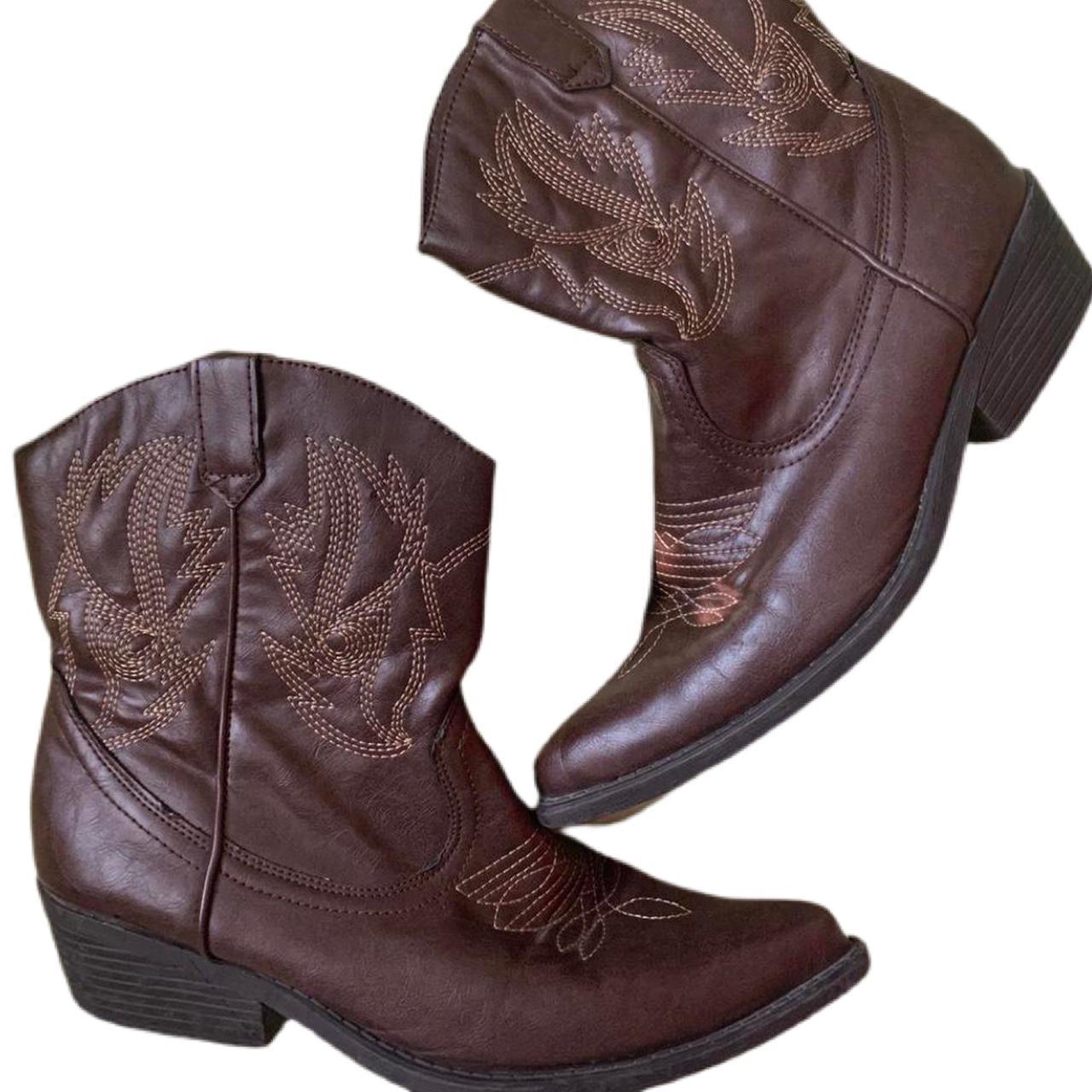 pointed tip cowboy boots