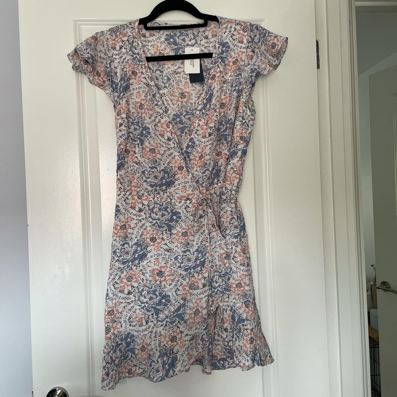 Abercrombie & Fitch wrap floral dress Pink with blue... - Depop