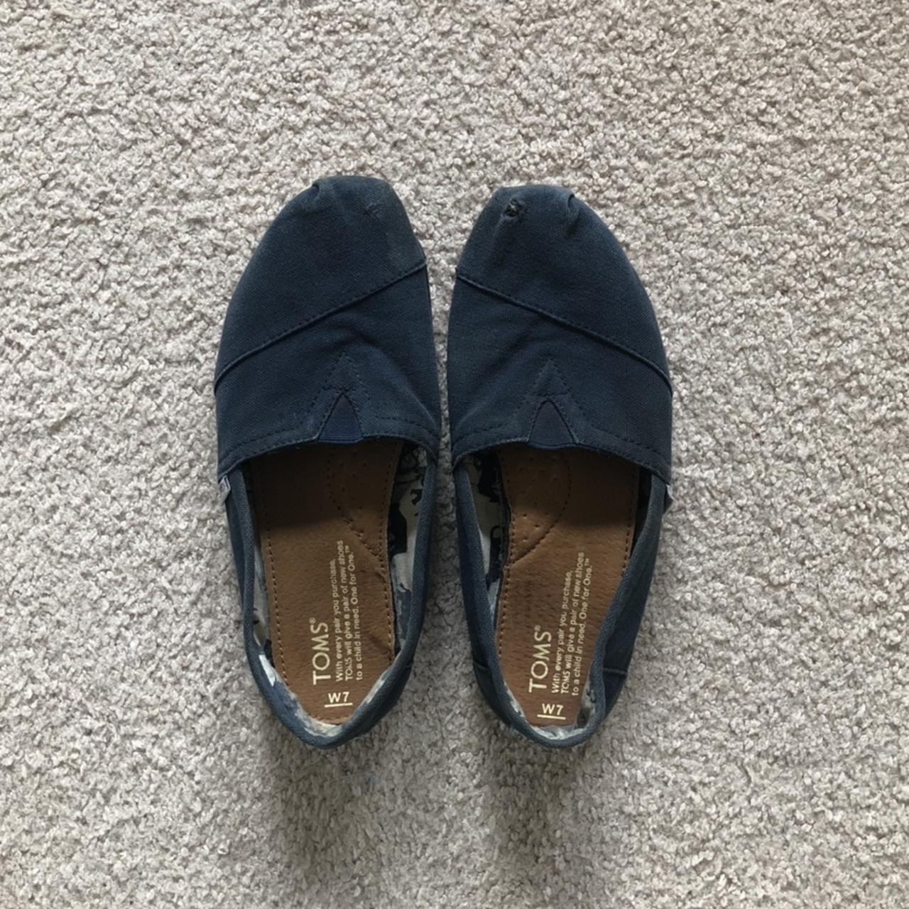 TOMS Women's Trainers | Depop