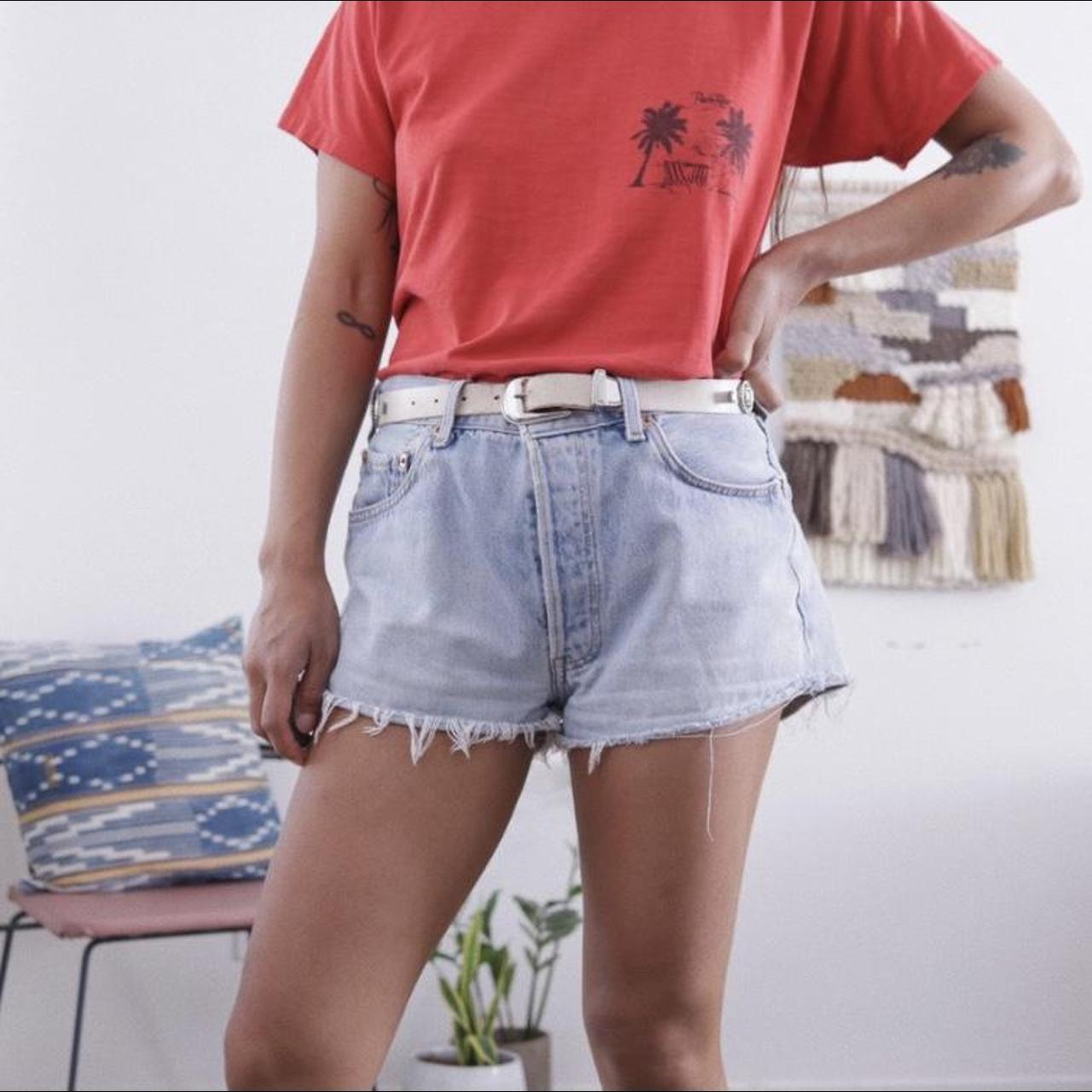 levi's 501 high rise shorts light wash