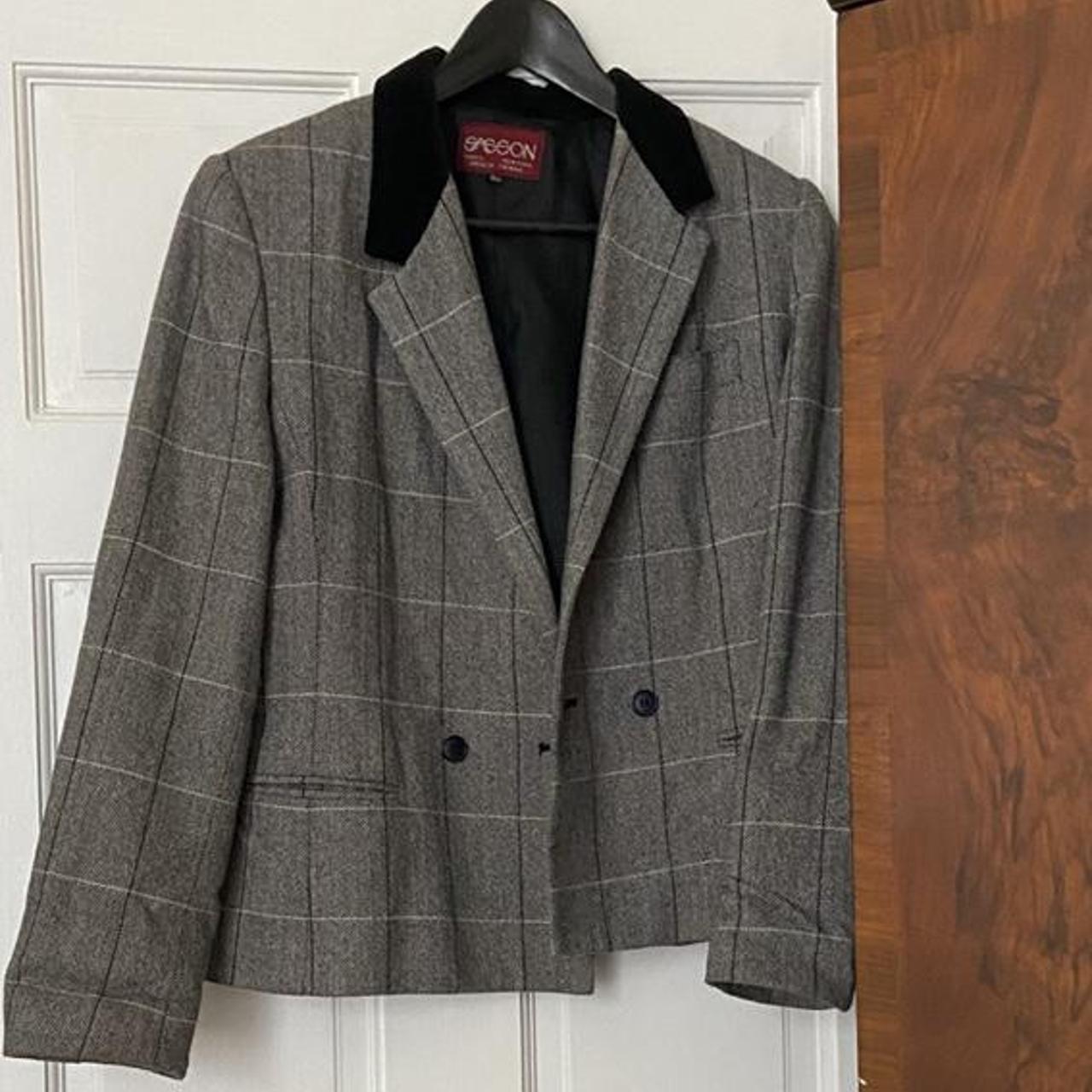 Sasson Women's Black and Grey Jacket Depop