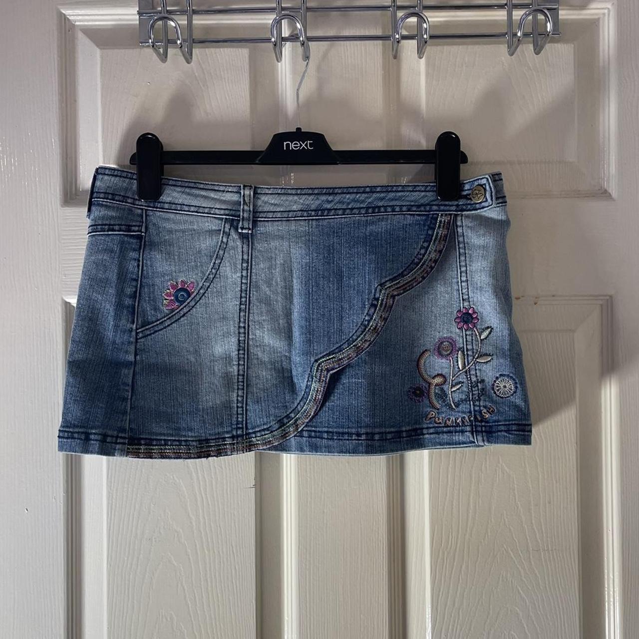 Gorgeous 00’s denim mini skirt with super cute... - Depop