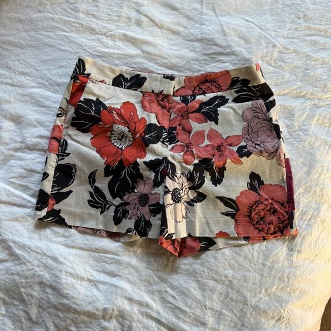 ann taylor floral summer shorts 2010s fashion... - Depop