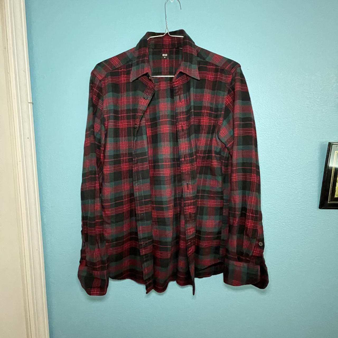 UNIQLO Men's Red and Green Shirt | Depop