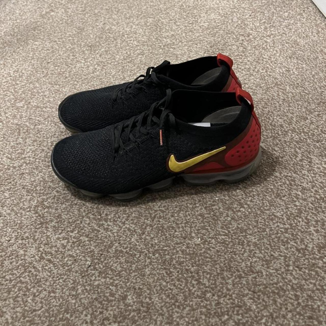 black and red vapormax flyknit