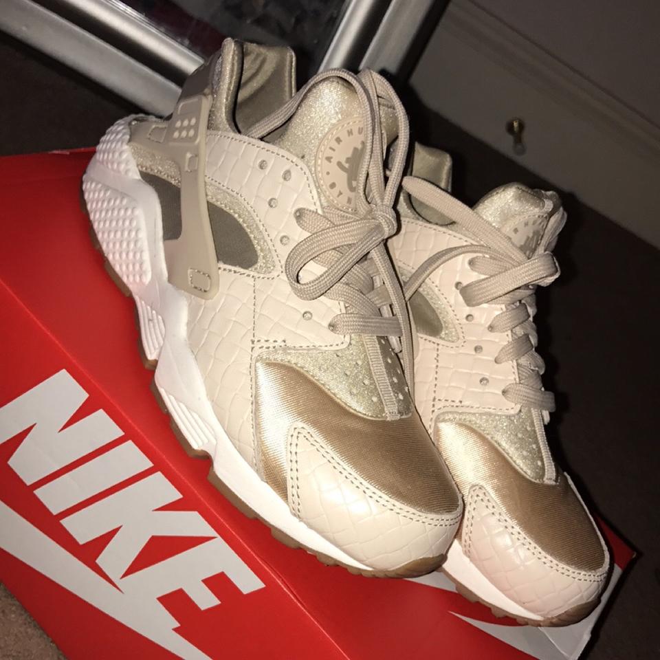 Nike on sale huarache nude