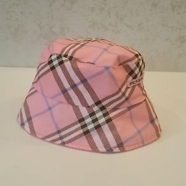 Pink burberry store bucket hat