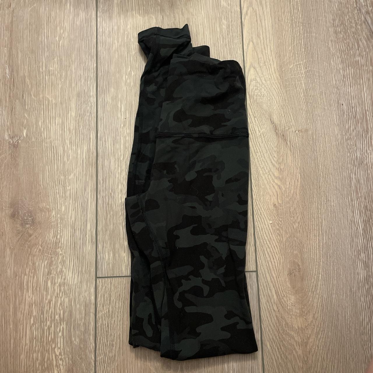 Lululemon aligns size 2 great condition - Depop