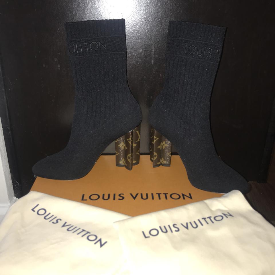 These black Louis Vuitton Silhouette Ankle Sock - Depop