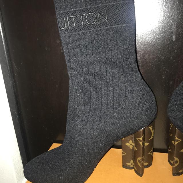 These black Louis Vuitton Silhouette Ankle Sock - Depop