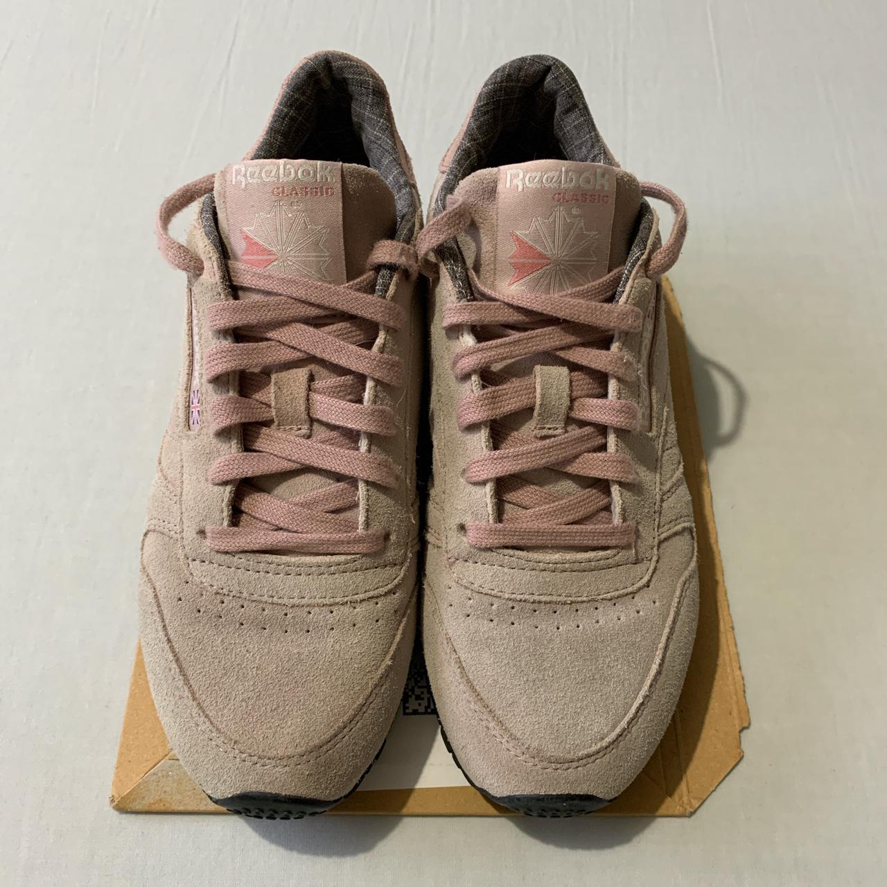 Pink suede outlet reebok trainers