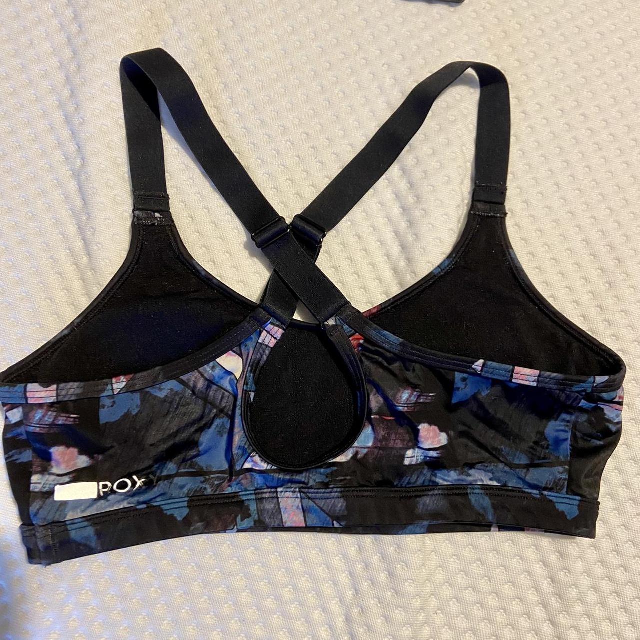 Roxy sports bra Size M / medium Padded Cross over... - Depop