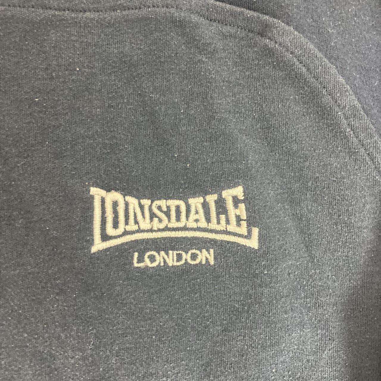 Lonsdale Men's Navy and White T-shirt (2)