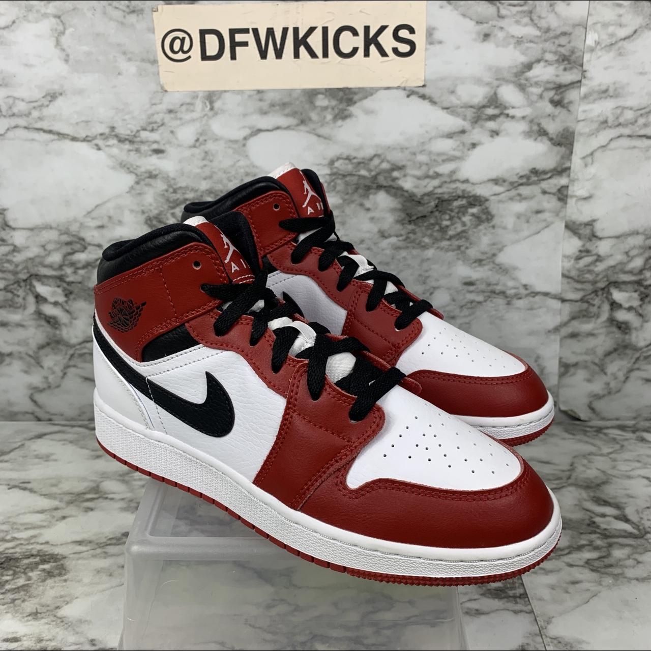 Jordan 1 Mid Chicago Size 5.5y Size 7 Women s 38 Depop