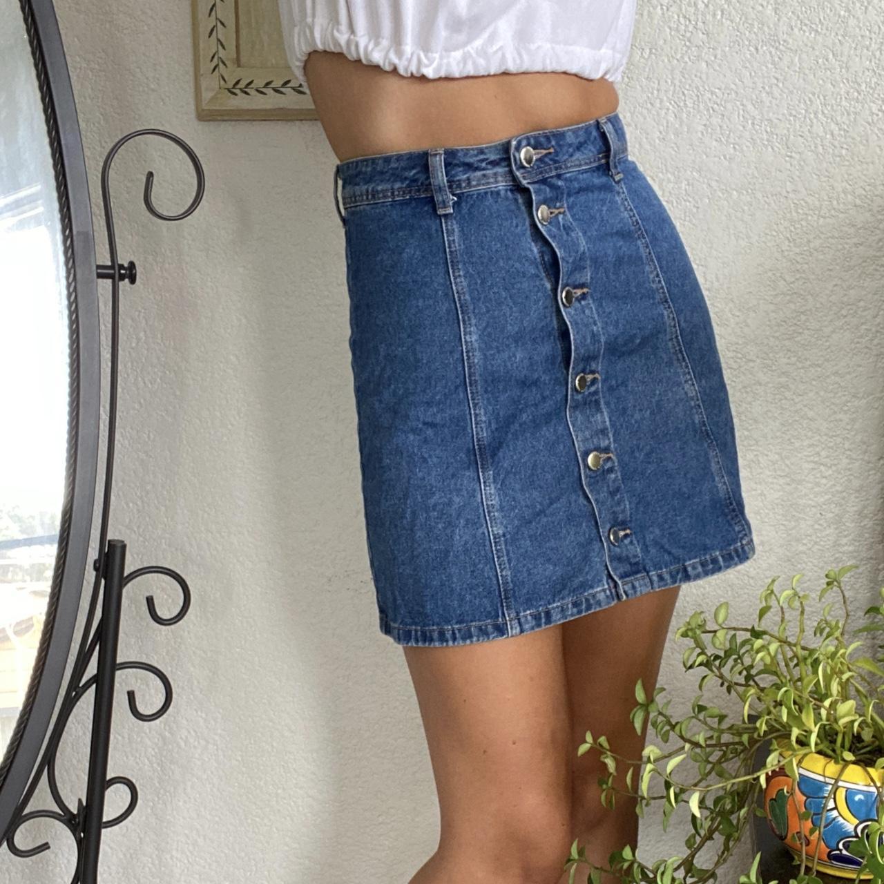 Denim button best sale up skirt outfit