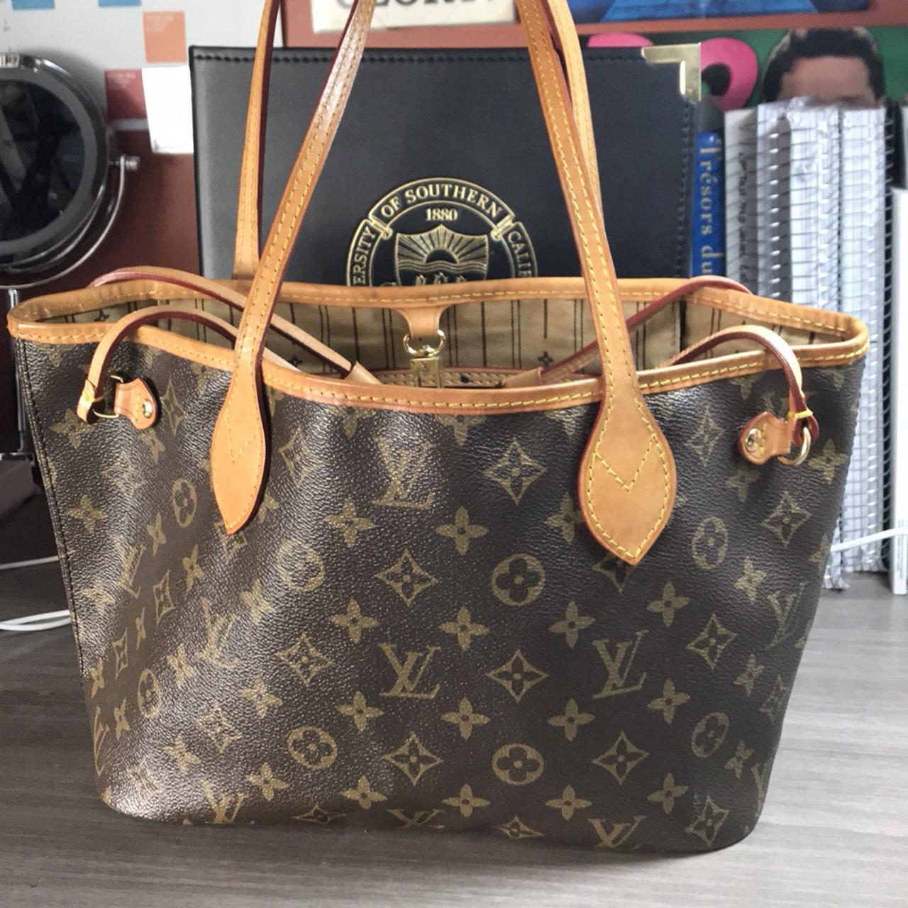 louis vuitton articles de voyage 101 champs elysees - Depop