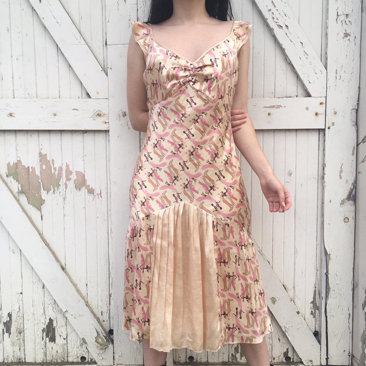 Beautiful 100% Silk Dress! It has black women and... - Depop