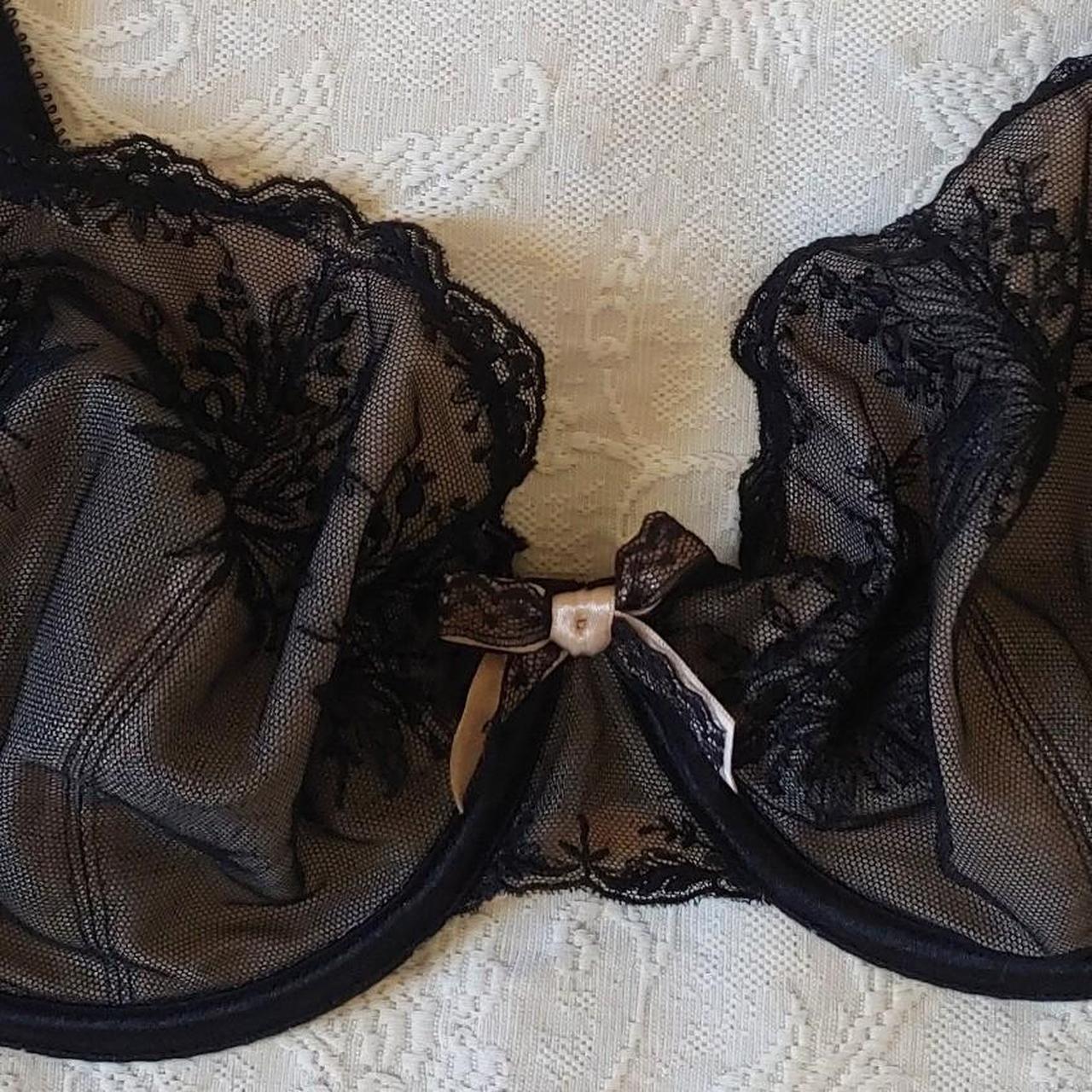 Gorgeous Vintage Black Bra With Bow Details Floral Depop