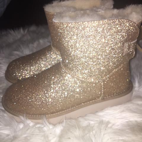 Mini sequin hot sale bow ugg