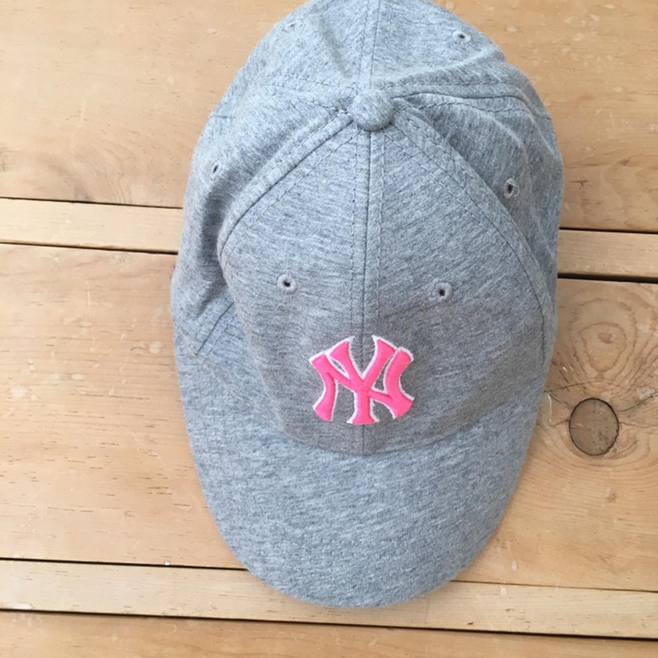 Buy the NY Yankees Women's Cap New Era grey / pink