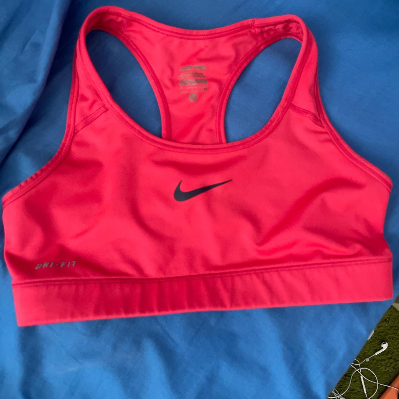 Nike pro sports bra Size small Ignore lipsy river - Depop